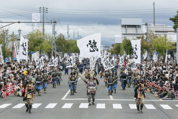 Lord Kenshin Festival (at the foot of Kasugayama Castle ruins)